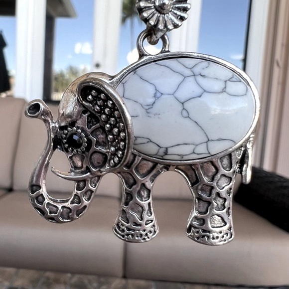 White Howlite Black Oxidized Silvertone Elephant Floral Necklace - Picture 4 of 12